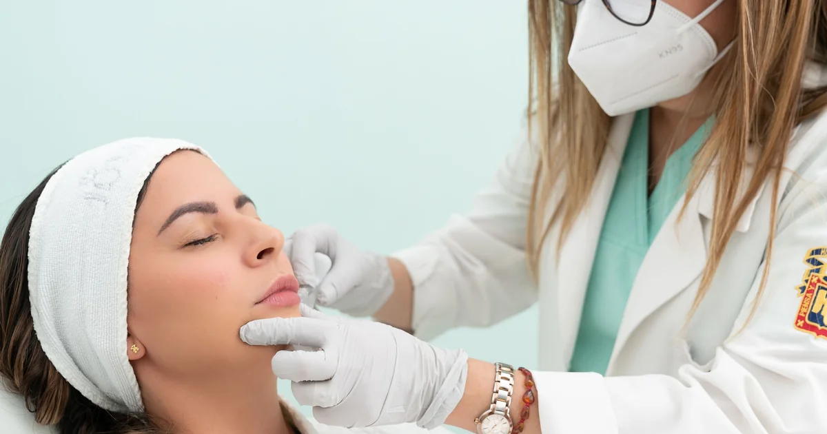 Patient consulting a plastic surgeon